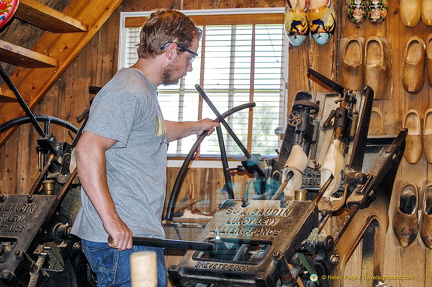 Clog-making demonstration